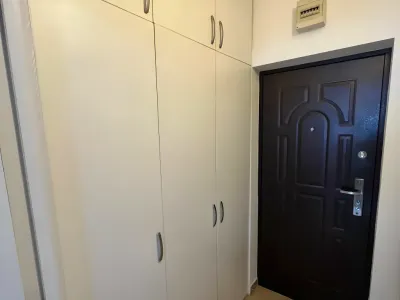 hol acces usa neagra inchiriere garsoniera Sector 4 București
